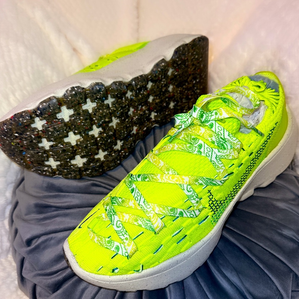 A🪀Nike Women's Space Hippie 04 DA2725-700 Neon Athletic Shoes - Size 10